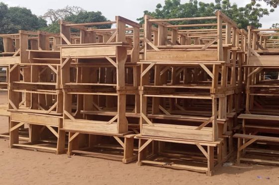 Acquisition de plusieurs tables bancs